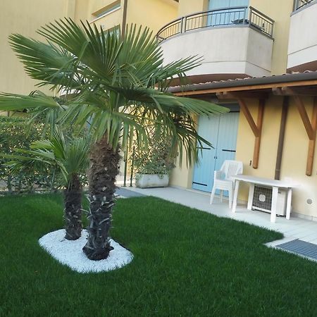 Residence Elisa Piano Terra Con Giardino E Posto Spiaggia Incluso Caorle Zimmer foto