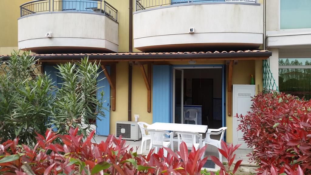 Residence Elisa Piano Terra Con Giardino E Posto Spiaggia Incluso Caorle Zimmer foto