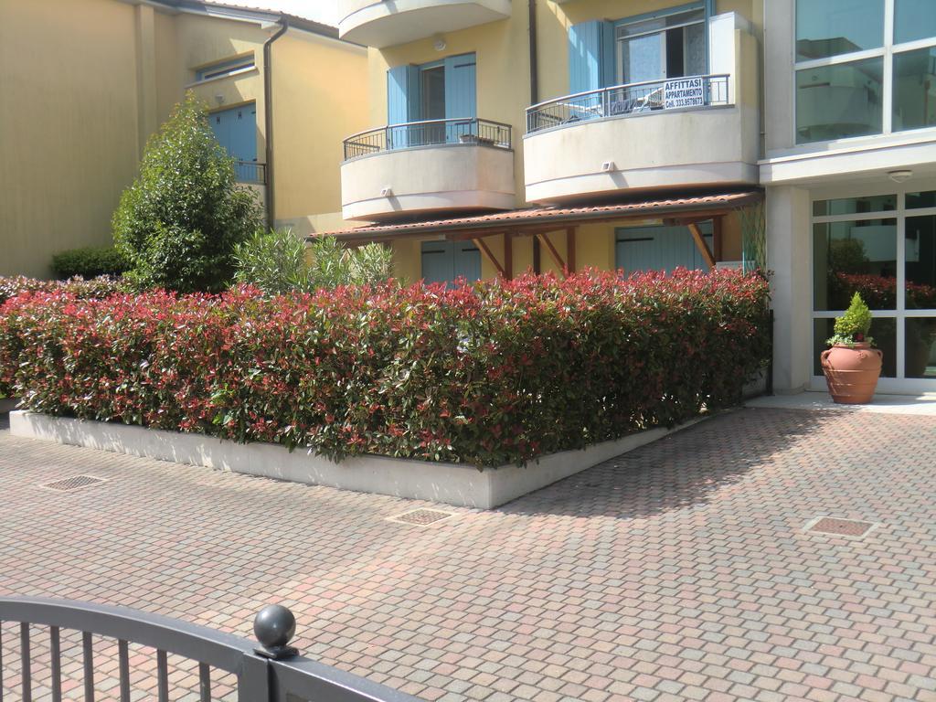 Residence Elisa Piano Terra Con Giardino E Posto Spiaggia Incluso Caorle Zimmer foto