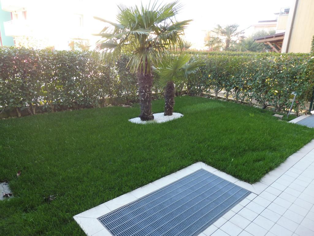 Residence Elisa Piano Terra Con Giardino E Posto Spiaggia Incluso Caorle Zimmer foto