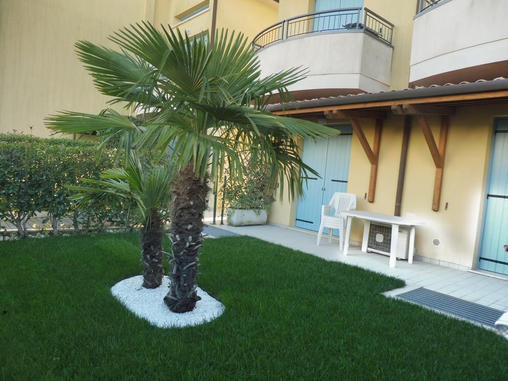Residence Elisa Piano Terra Con Giardino E Posto Spiaggia Incluso Caorle Zimmer foto