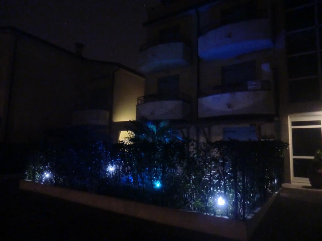 Residence Elisa Piano Terra Con Giardino E Posto Spiaggia Incluso Caorle Zimmer foto