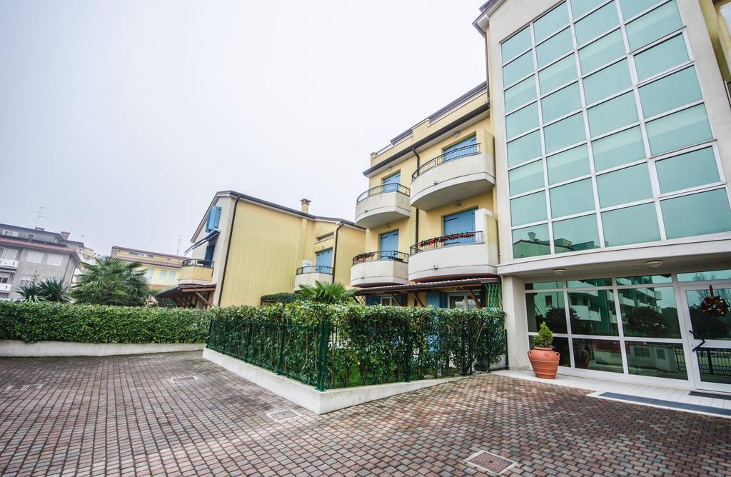 Residence Elisa Piano Terra Con Giardino E Posto Spiaggia Incluso Caorle Exterior foto