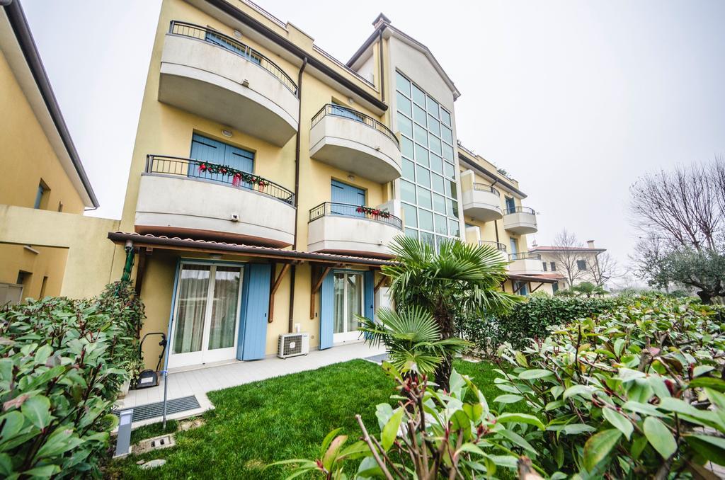 Residence Elisa Piano Terra Con Giardino E Posto Spiaggia Incluso Caorle Zimmer foto